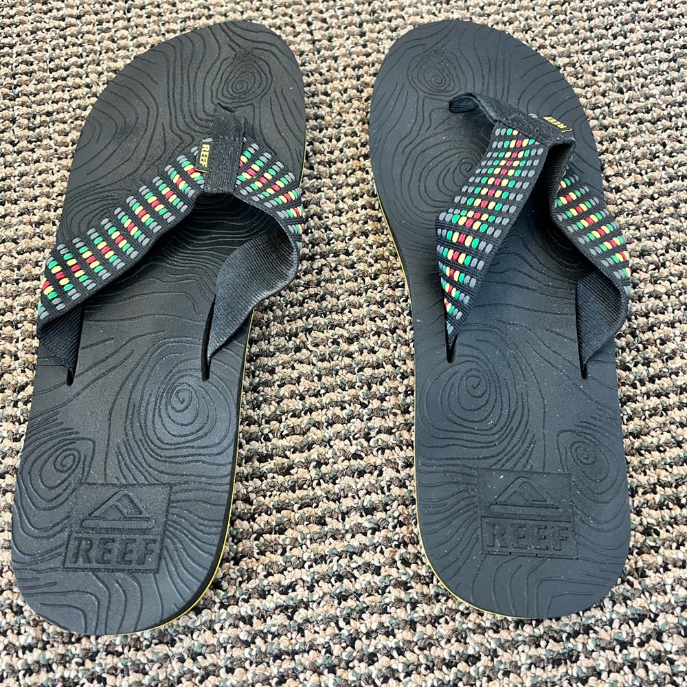 Men’s Reef flip flops; like new